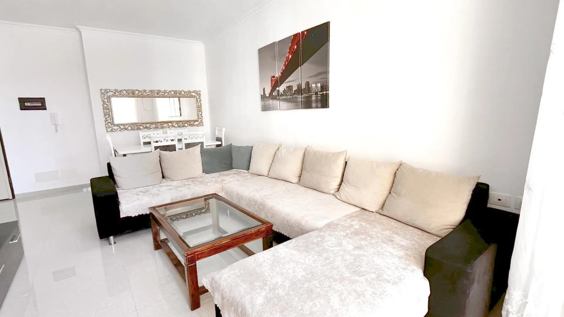Beachside Bliss Apartment Vlorë