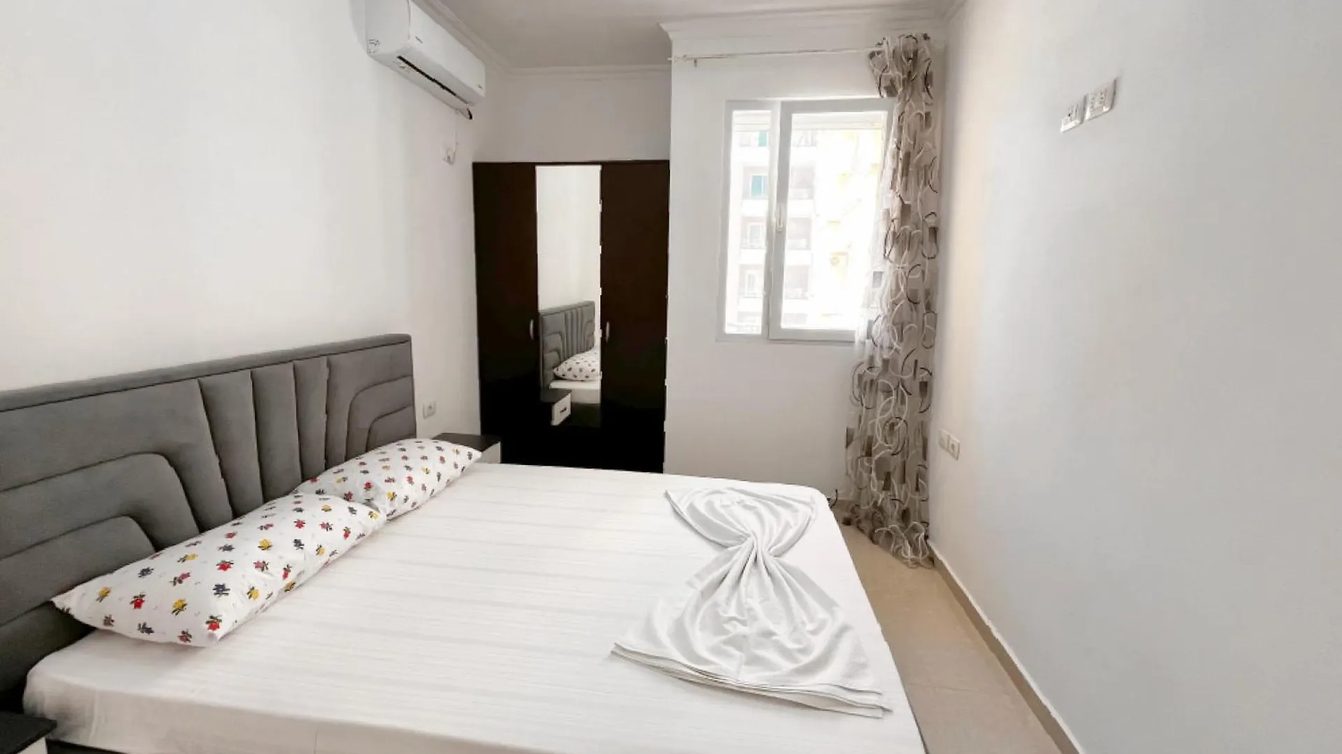 Beachside Bliss Apartment Vlorë